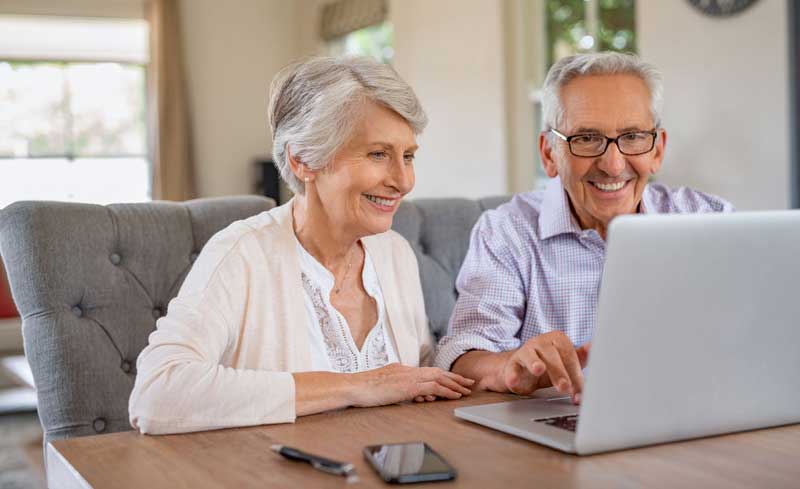 Enséñale a tus abuelos a comprar en línea.