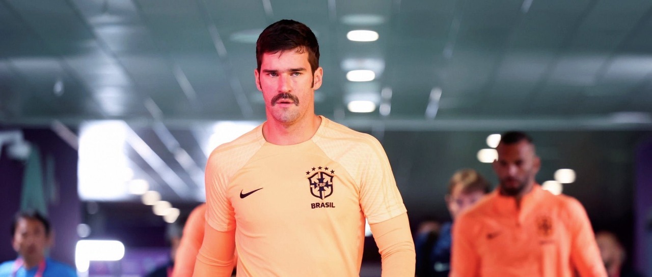 El arquero Alisson Becker de la selección brasileña lució un bigote especial para la campaña de Gillette.